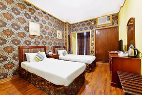 OYO 125 Moon Plaza Hotel