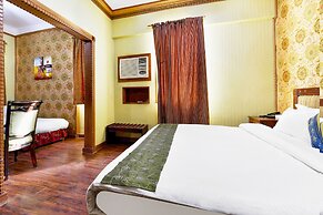 OYO 125 Moon Plaza Hotel