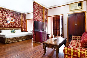 OYO 125 Moon Plaza Hotel