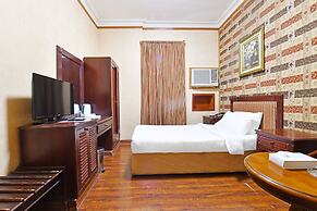 OYO 125 Moon Plaza Hotel