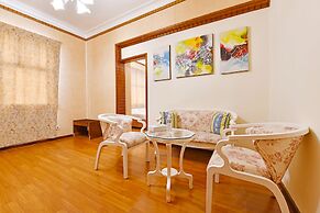 OYO 125 Moon Plaza Hotel