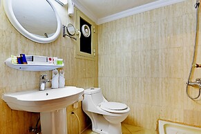 OYO 125 Moon Plaza Hotel