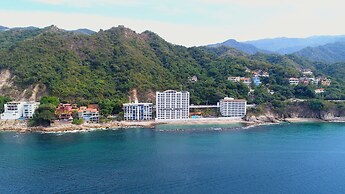 Costa Sur Resort by VRHost