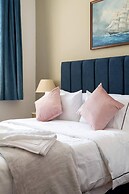 Beachfront Escape & Wow Sea Views, Luxury Retreat