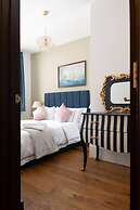 Beachfront Escape & Wow Sea Views, Luxury Retreat