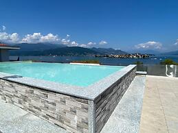 Amadeus Apartment With Lake View in Baveno