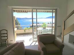 Selva 1 Lake View Apartment in Ghiffa With Pool