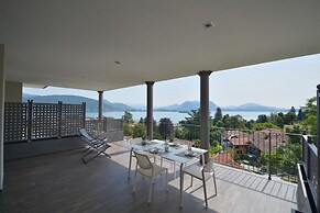 The View-star Design apt With Terrace