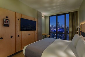 Moxy Brooklyn Williamsburg