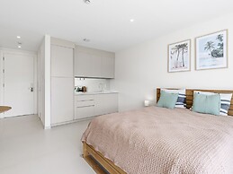 Fourteen at Mullet Bay