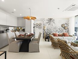 Fourteen at Mullet Bay