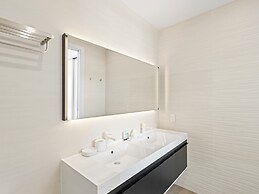 Fourteen at Mullet Bay