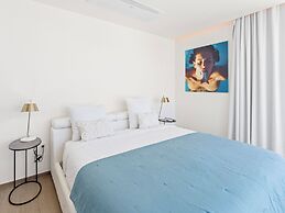 Fourteen at Mullet Bay