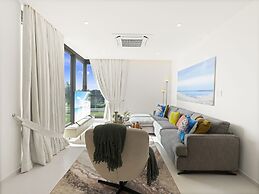 Fourteen at Mullet Bay