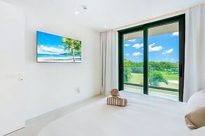 Fourteen at Mullet Bay