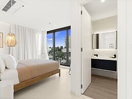 Fourteen at Mullet Bay