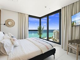 Fourteen at Mullet Bay