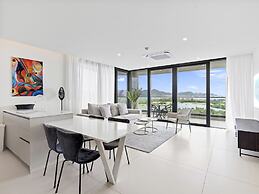 Fourteen at Mullet Bay