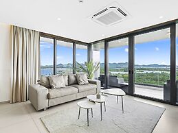 Fourteen at Mullet Bay