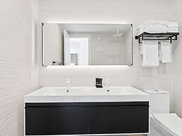 Fourteen at Mullet Bay