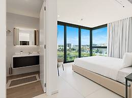 Fourteen at Mullet Bay