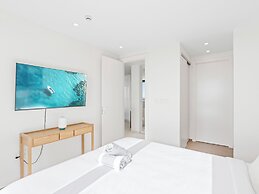 Fourteen at Mullet Bay