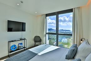 Fourteen at Mullet Bay