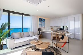 Fourteen at Mullet Bay