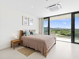 Fourteen at Mullet Bay