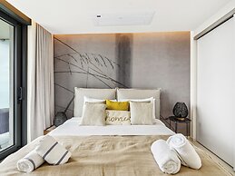 Fourteen at Mullet Bay