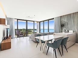 Fourteen at Mullet Bay