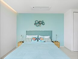 Fourteen at Mullet Bay