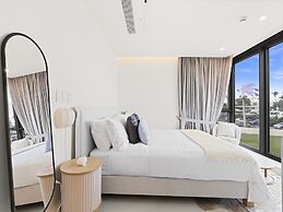 Fourteen at Mullet Bay