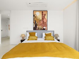 Fourteen at Mullet Bay