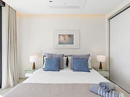 Fourteen at Mullet Bay