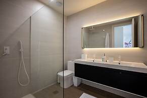 Fourteen at Mullet Bay