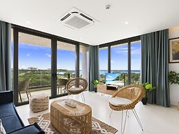 Fourteen at Mullet Bay