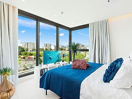 Fourteen at Mullet Bay