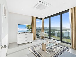 Fourteen at Mullet Bay