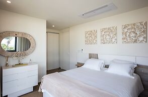 Fourteen at Mullet Bay