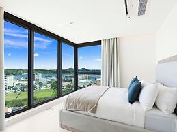 Fourteen at Mullet Bay