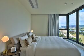 Fourteen at Mullet Bay