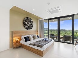 Fourteen at Mullet Bay