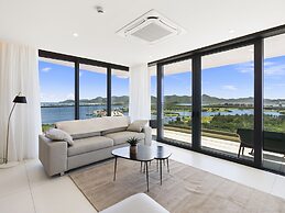 Fourteen at Mullet Bay