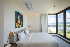 Fourteen at Mullet Bay