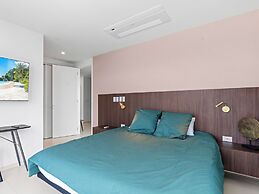 Fourteen at Mullet Bay