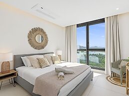 Fourteen at Mullet Bay