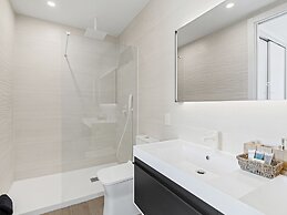 Fourteen at Mullet Bay