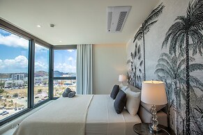 Fourteen at Mullet Bay