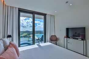 Fourteen at Mullet Bay